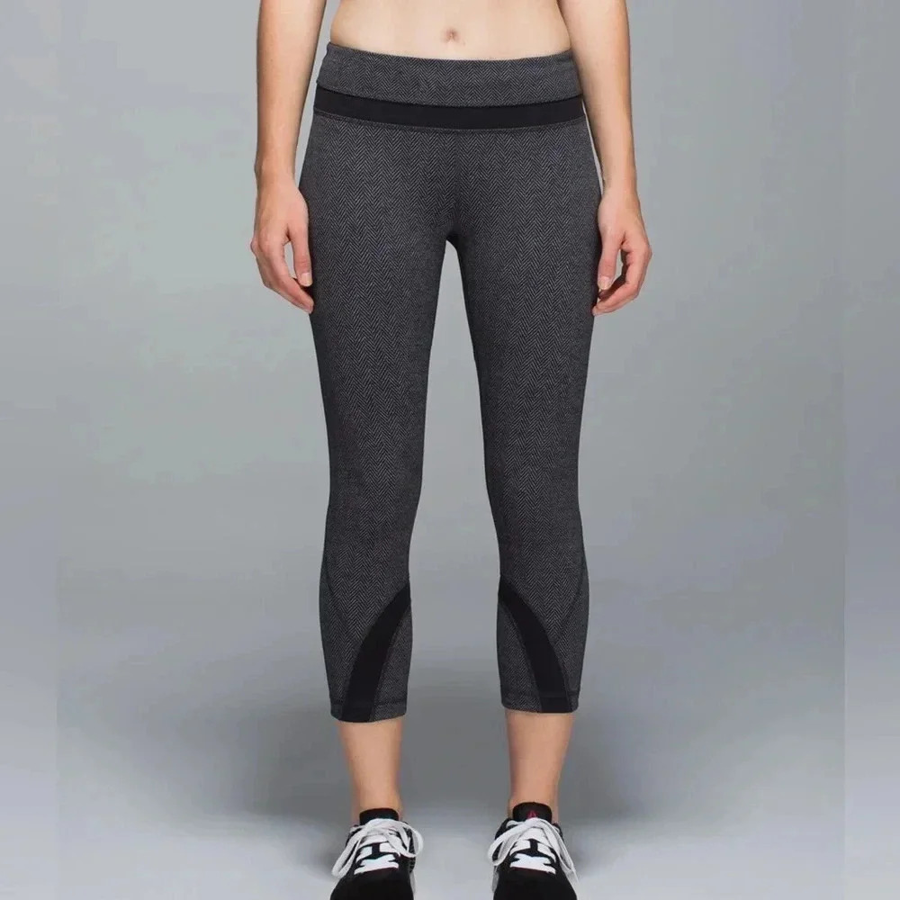 Lululemon Run: Inspire Crop II *All Luxtreme size 6